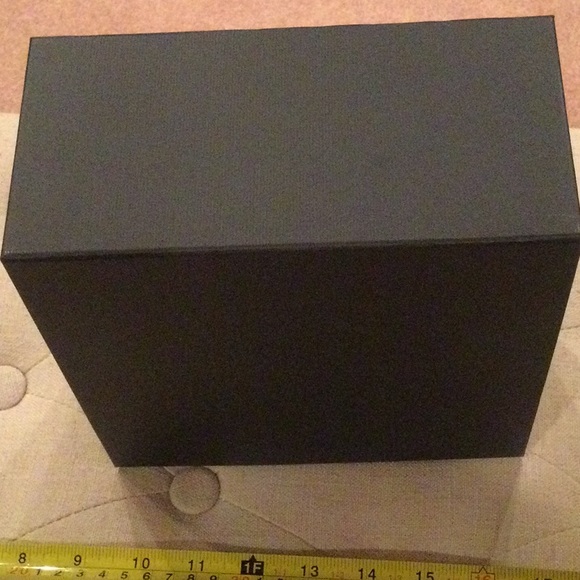 New Gucci Gift Box - Picture 14 of 16